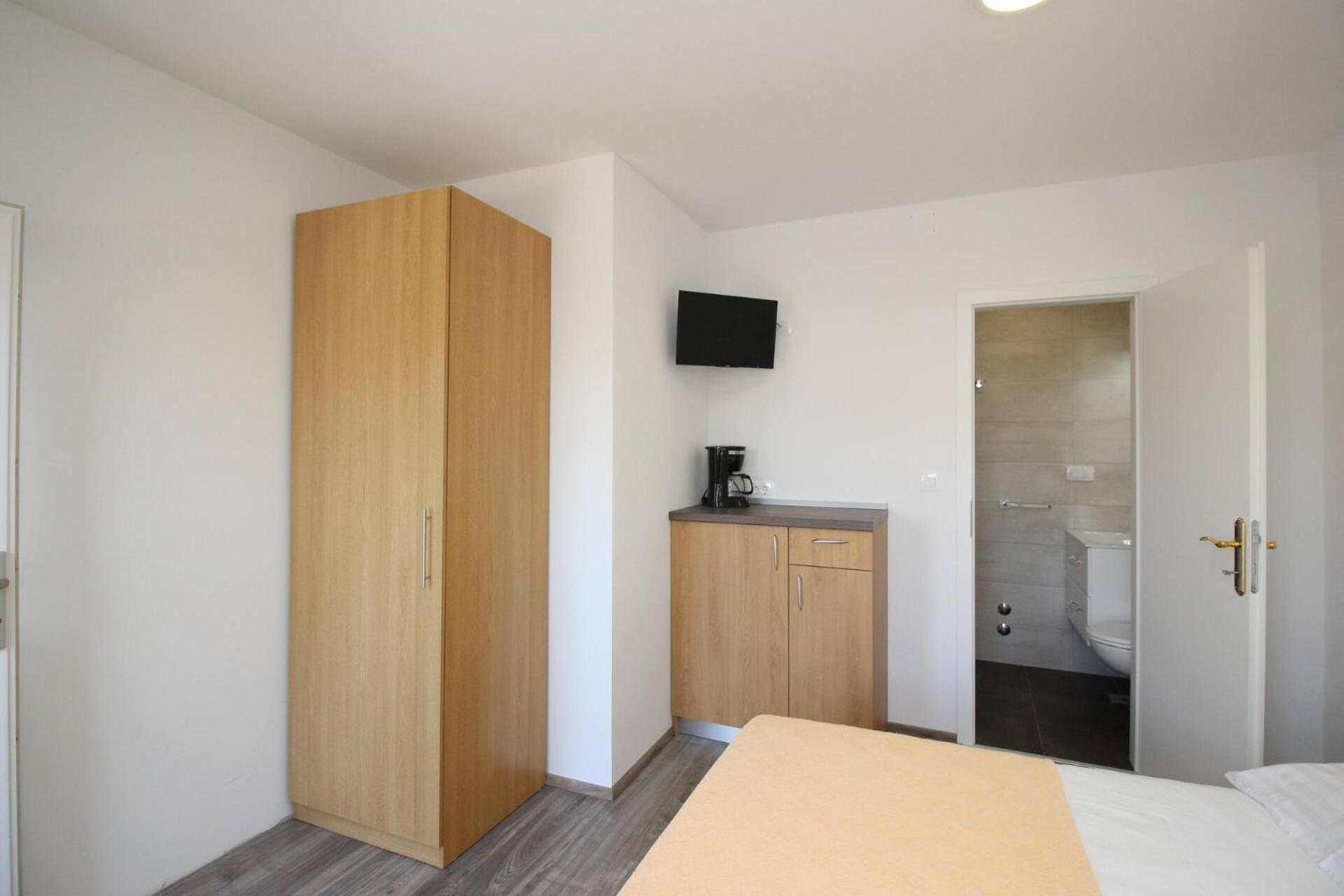Apartments & Rooms Dekanic Baska  Exterior photo